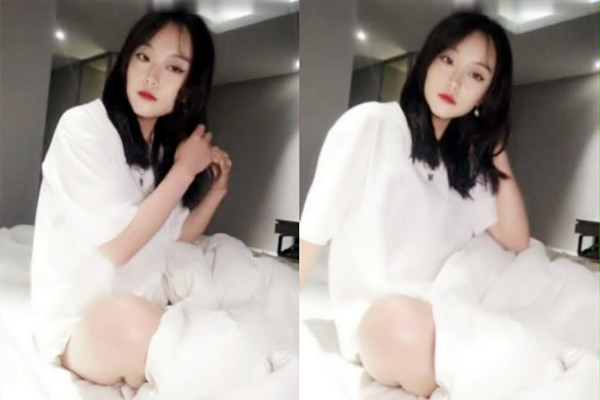 颜值 女 大 学 生被拉 下 海